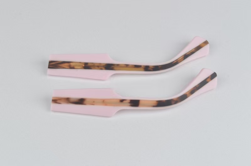 Lamination comparison showing a full-thickness acetate join on a pink temple sample